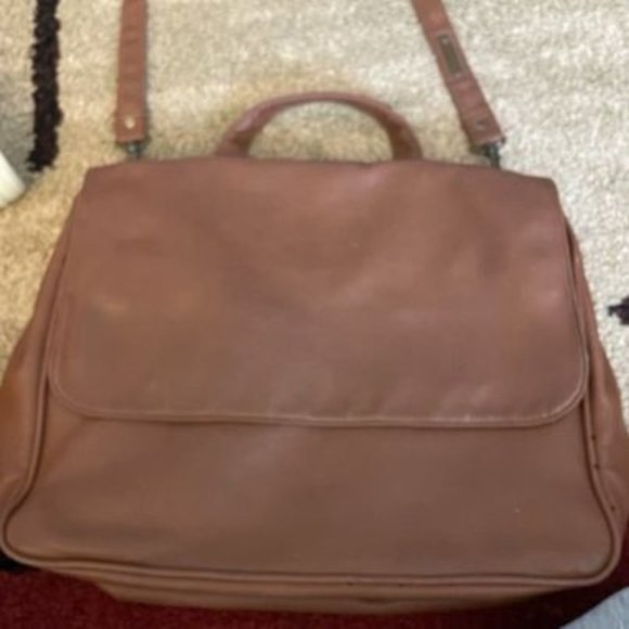 Kenneth Cole All Leather Classic Messenger Brief/Bag by Unlisted - Picture 2 of 6